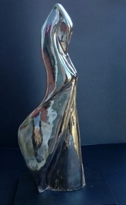 Donna cigno, 2016 ceramica cm 40x12x6